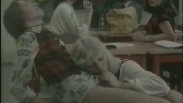 ผู้หญิงเลวสีบลอนด์สกปรกกำลังเมาในตำแหน่งมิชชันนารี หนัง โป้ วิดีโอ