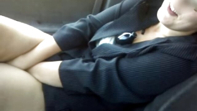 สาวญี่ปุ่นเงี่ยน Arisa Minami กำลังได้รับหีมีขนดกของเธอได้โปรดด้วยเครื่องสั่นขนาดเล็ก วิดีโอ คอ ล xxx